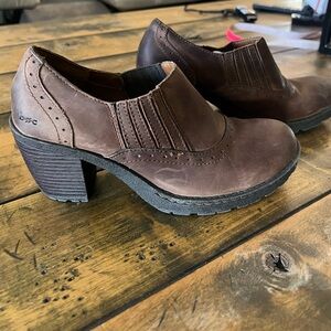 BORN b.o.c. brown ankle bootie comfort shoe clog  block heel leather brogue 8.5